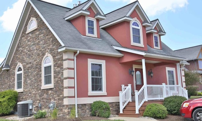 Millersburg Cottage | Lovely Cottage W/Jacuzzi & Fireplace