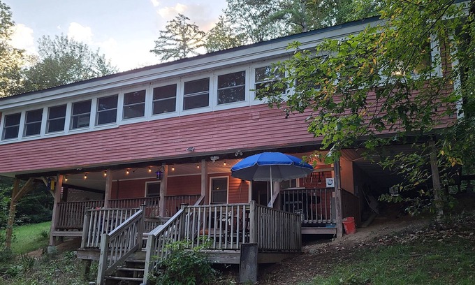 Grafton Cottage | Lovely cottage with sauna and hot tub in Grafton