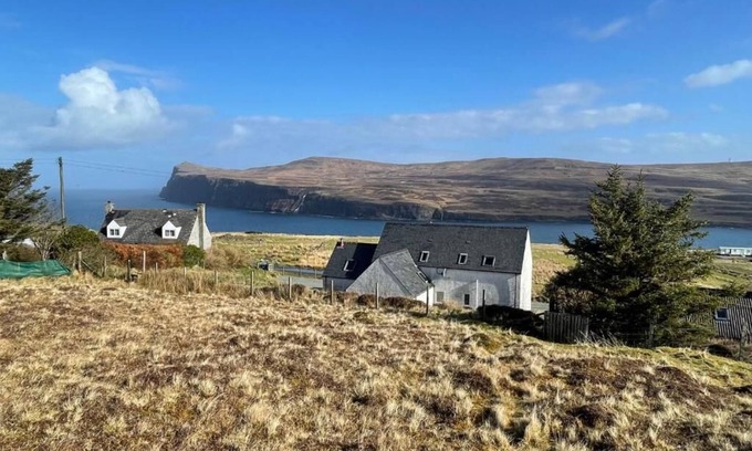Waternish Cottage | Lovely cottage with views of Loch. Near to Neist Point light house. Sleeps 8.