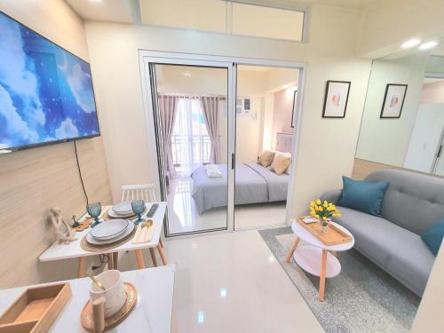 Kapitolyo Apartment | Lovely, Cozy One Bedroom with Wi-fi Pool in Pasig