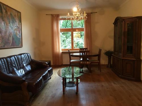 Liberty Avenue Apartment | Lovely Dana's City Centre Apartment