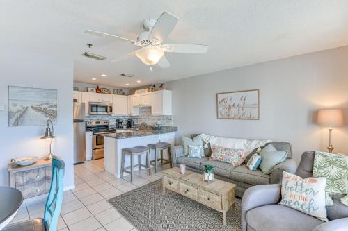 Crystal Beach Apartment | Lovely Destin Condo with Pool Access Walk to Beach!