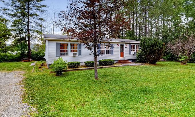Crystal Beach House | Lovely dog-friendly home with lake access, grill, kayak, canoe, and fast WiFi