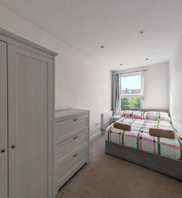 Kilburn House | Lovely double bed room