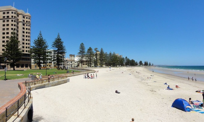 Glenelg Apartment | Lovely Driftwood Taft Apartment. Close to Beach & Everything! n