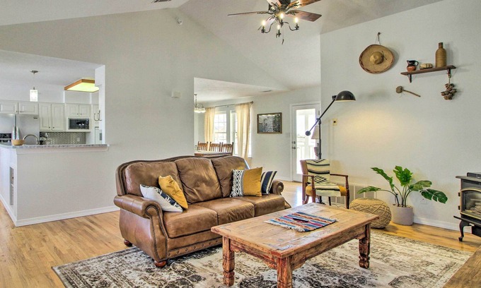 Edgewood House | Lovely Edgewood Home ~ 34 Mi to Albuquerque!