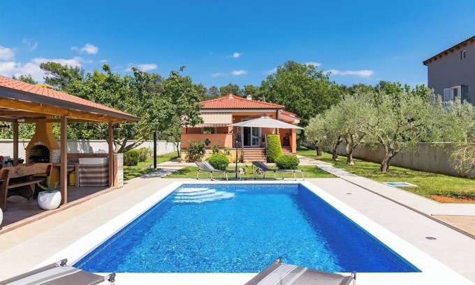 Pula Ski Chalet | Lovely Family Oasis with Private Pool - Dolinka