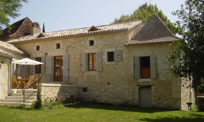 Saint-Martin-des-Combes House | Lovely house in a green setting in Perigord Purple - ideal for children