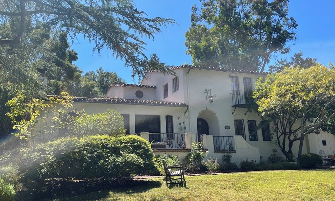 Stanford House | Lovely Furnished Stanford Campus Home for 1-2 Months Spring 2025