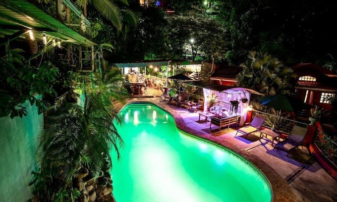 El Cerro Apartment | Lovely Garden, 1 bedroom, with POOL & AC - Rogers Hospitality - Quepos/MA