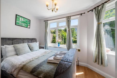 Hillside Apartment | Lovely garden apartment in Wimbledon Town Centre with private parking by Wimbledon Holiday Lets