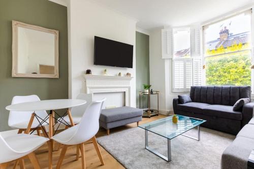 Addison Apartment | Lovely Garden Flat In Central London