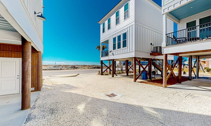 Gulf Shores Cottage | Lovely Gulf retreat with pool & stunning balcony views - walk to beaches & pier