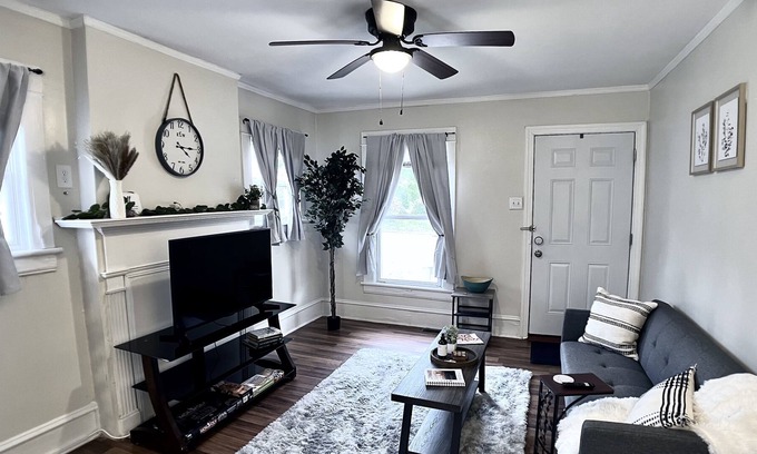 Old Irving Park House | Lovely Hidden Gem Near Downtown & Hospital