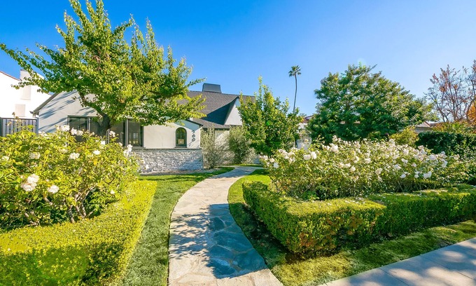 Greater Wilshire - Hancock Park House | Lovely historic getaway with a firepit, free WiFi, & spacious layout