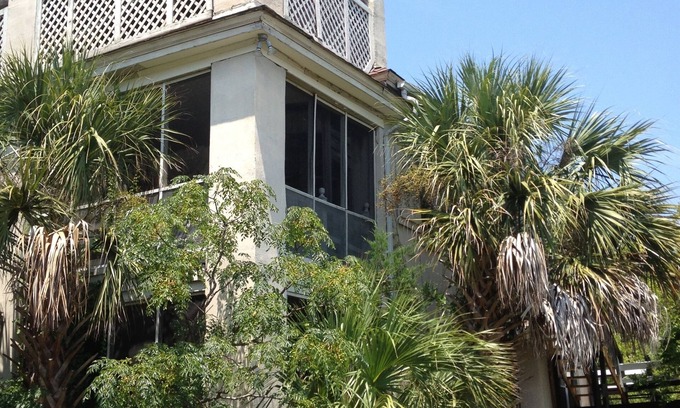 Sullivan's Island House | Lovely Historic Home on Sullivan's Island - Beach 100 Yds, Excellent Pricing.