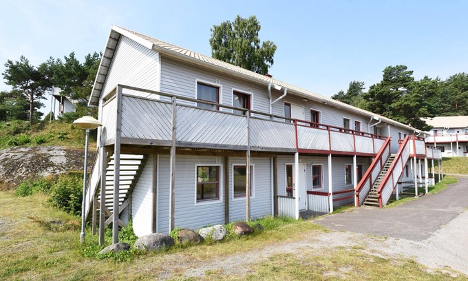 Myggenaes Apartment | Lovely holiday apartment located high on beautiful and historic Almön.