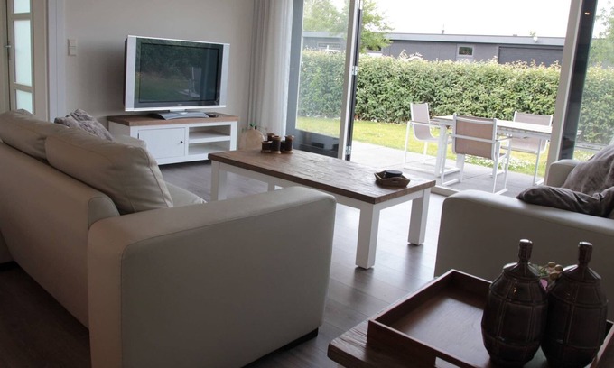Kattendijke House | Lovely Holiday Home in Kattendijke near Centre & Seabeach