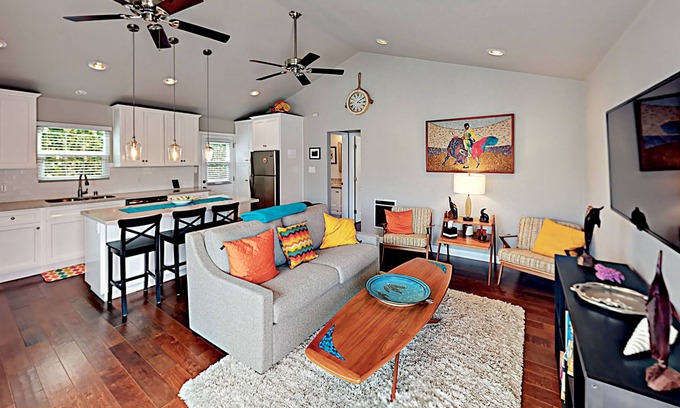 El Segundo House | Lovely home 1 block to Main St and near the beach w/ patio - snowbirds welcome