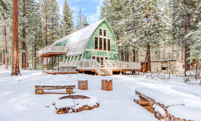 River Forest Acres House | Lovely home by waterfalls with firepit, hot tub & washer/dryer - dog-friendly