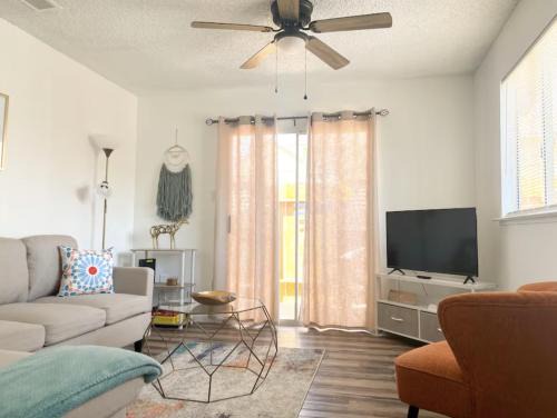 Coalinga House | Lovely Home Central Coalinga