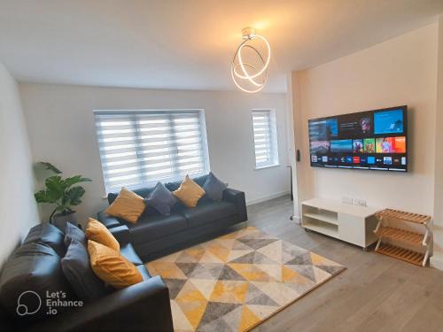 Chesterfield Apartment | Lovely home close to City Center & Rail Station