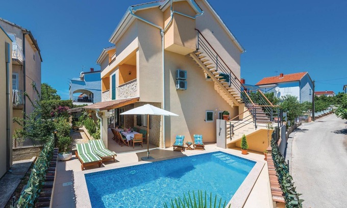 Brodarica House | Lovely home in Brodarica with WiFi
