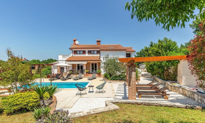 Loborika House | Lovely home in Loborika