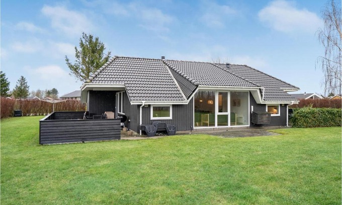 Hasmark Strand House | Lovely Home In Otterup With Wifi