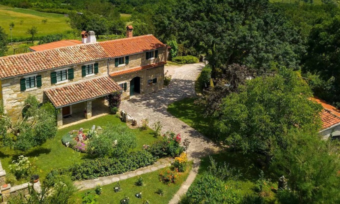 Purgarija Cepic House | Lovely home in Potpican