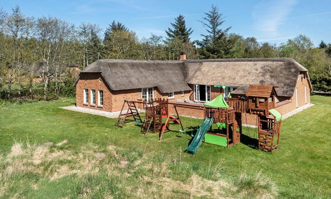 Husby House | Lovely home in Ulfborg with sauna