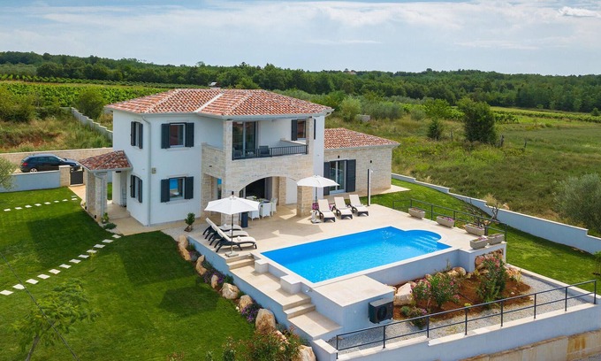 Vrh Lasici House | Lovely home in Vizinada