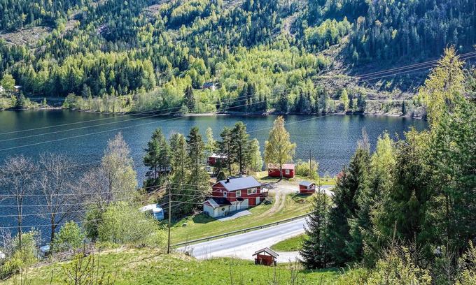 Kviteseid House | Lovely home in Vråliosen