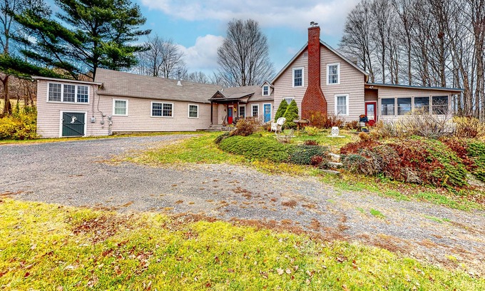 Rockingham House | Lovely home on 40 acres near orchards, fishing, trails w/firepit & wood stove