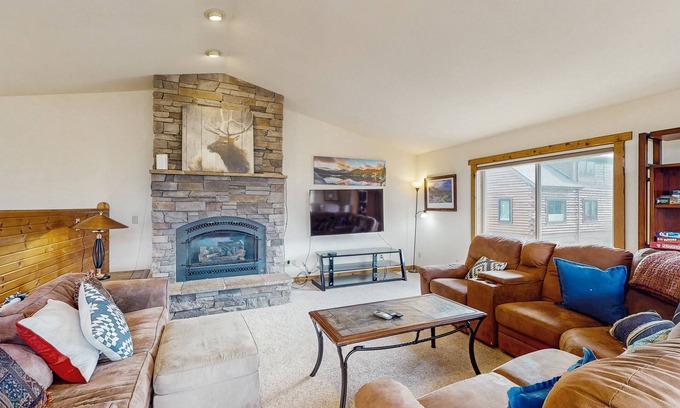 Summit Cove House | Lovely Home W/Private Hot Tub, Mtn Views & Free WiFi - Close to Keystone Skiing