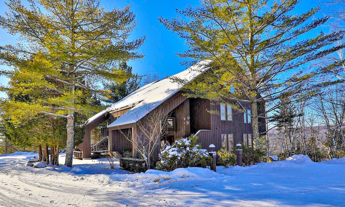 Plymouth Condo | Lovely Home w/Private Sauna, Tennis Court, & Hot Tub + Free WiFi, Wood Fireplace