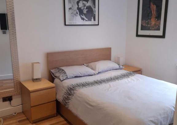 Earley Bed & Breakfast | Lovely Home with full en-suite double bed rooms