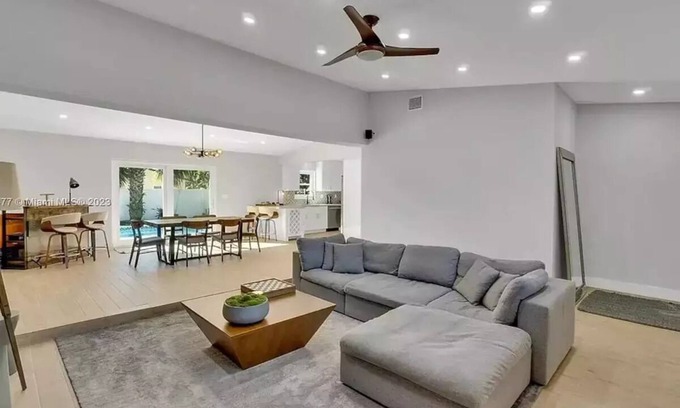 Boca Raton House | Lovely home with heated Pool a mile from the beach