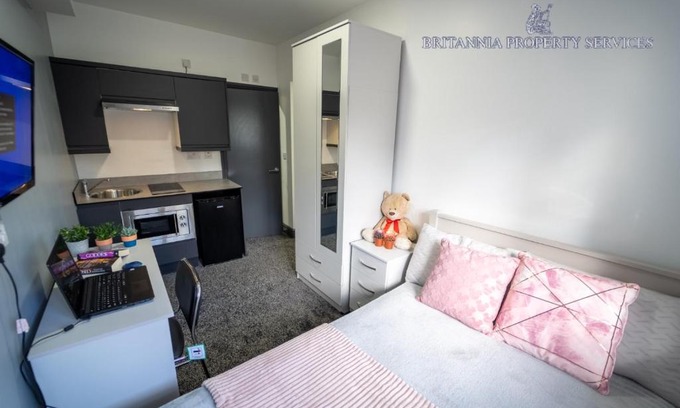 Selly Oak Apartment | Lovely homely studio available