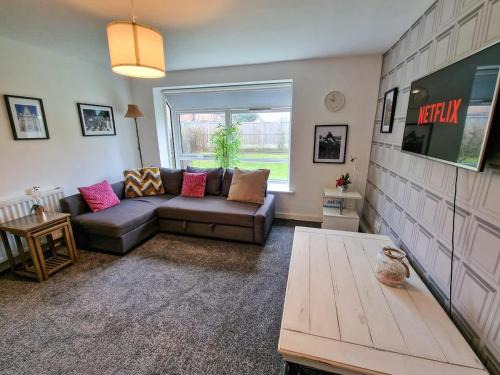 Kirkby Apartment | Lovely Kirkby Flat by City SuperHost