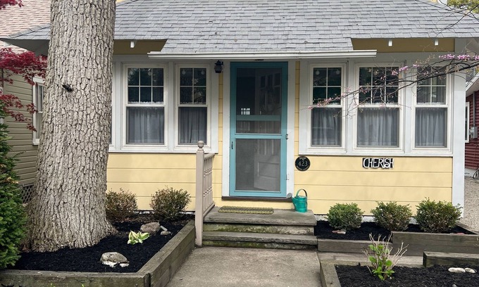 Lakeside House | Lovely Lakeside Cottage! Sleep 11, easy parking, linens included!