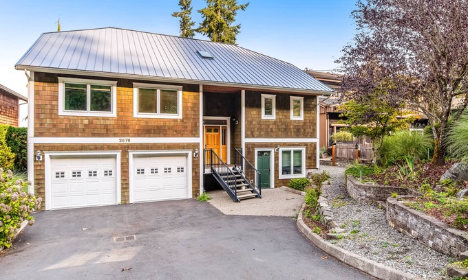 Sudden Valley House | Lovely lakefront home with fireplace, dock, full kitchen, & washer/dryer