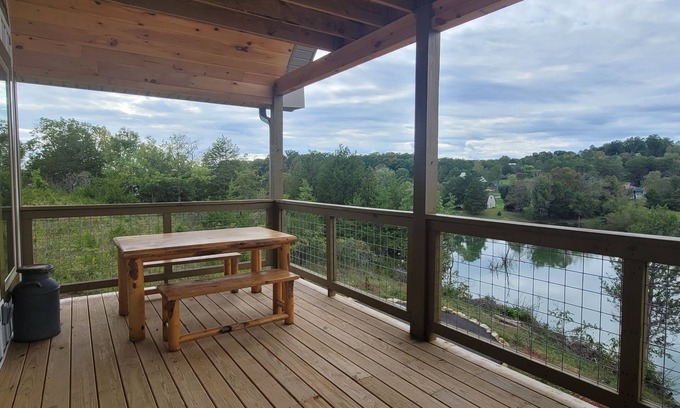 Sevierville Cabin | Lovely Lakehouse with water view, shared pool, billards, arcade game