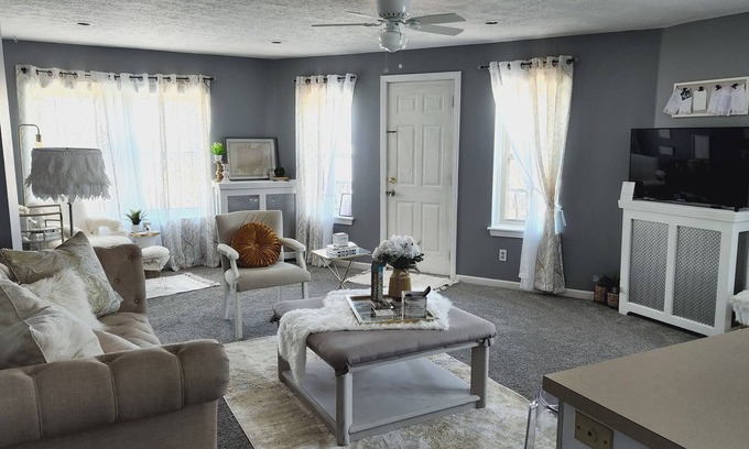 Lakewood House | Lovely Lakewood: Entire 2 bdrm unit. MINUTES from downtown, Airport, hospitals!