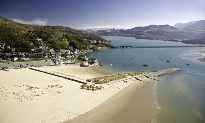Barmouth Cottage | Lovely Large Home 10 Minute Walk to Barmouth Beach