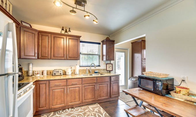Mount Wilson House | Lovely Los Angeles Getaway: Patio, Near Beaches!