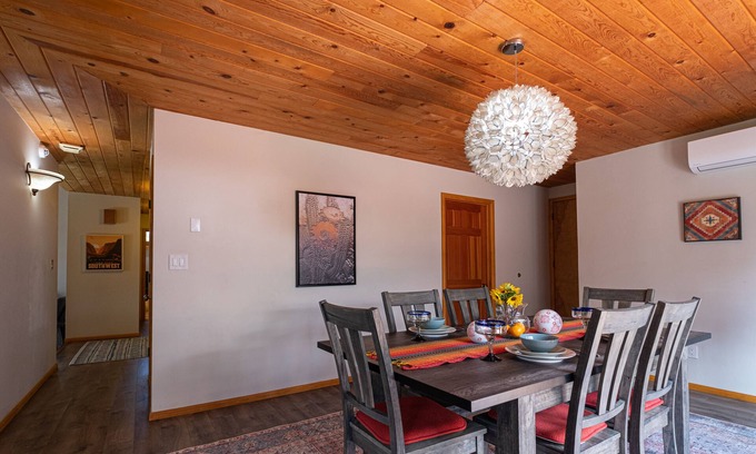 Santa Fe House | Lovely Mountain style home in Santa Fe with 4.5 acres of privacy