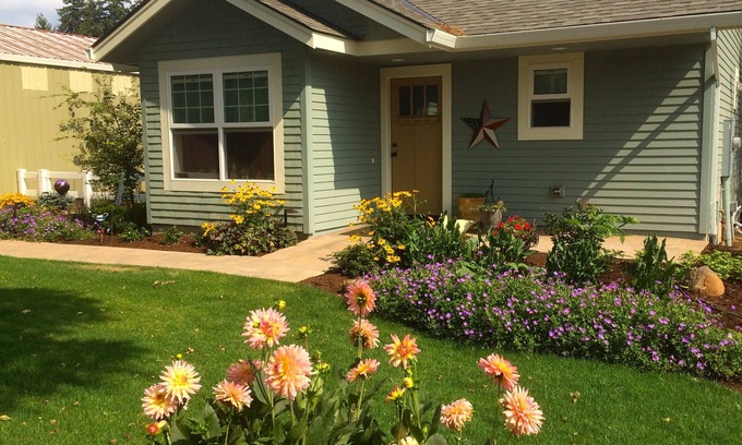 Hillendale Cottage | Lovely new cottage in the country. Close to major cities, mountains, beach, golf