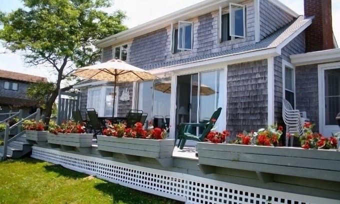 Little Compton House | Lovely Oceanfront House With Stunning Views