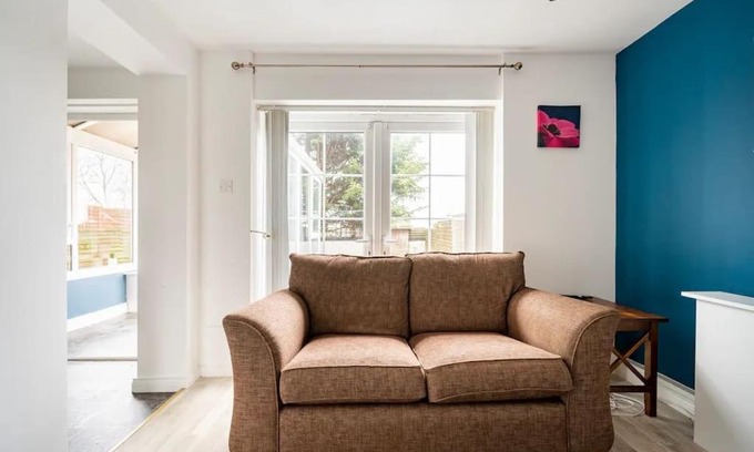 Dunmurry Apartment | Lovely one bedroom flat.